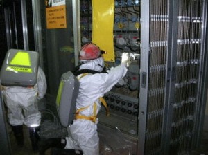 fukuşima'da kazanın ardından reaktörler asgari tamirle kontrol altına alınmaya çalışılıyor